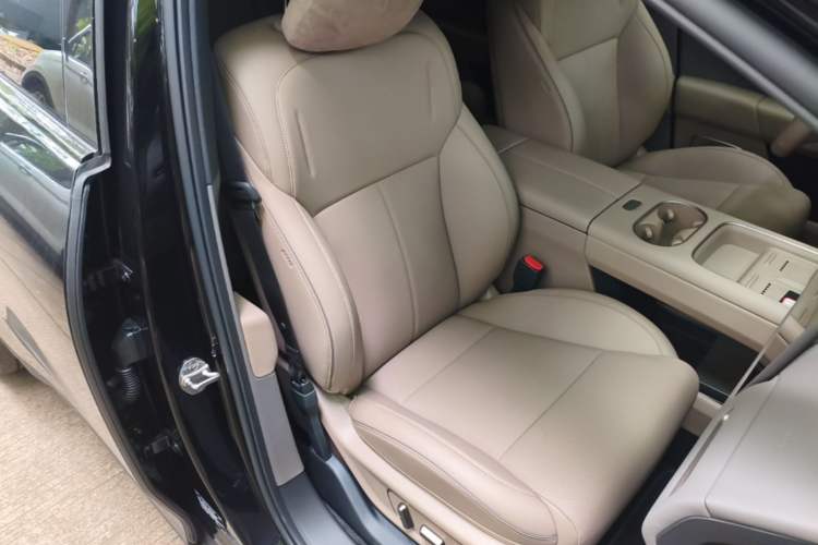 Used Li Auto i6 2025 Model Four-Wheel-Drive Standard Type Right Front Seat