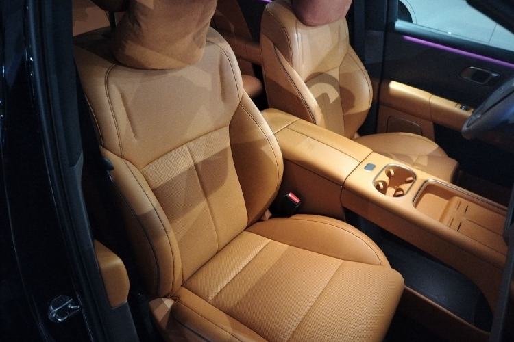 Used Li Auto i6 2025 Model Four-Wheel-Drive Standard Type Right Front Seat