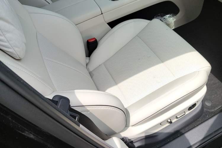Used Li Auto i6 2025 Model Two-Wheel-Drive Standard Type Right Front Seat