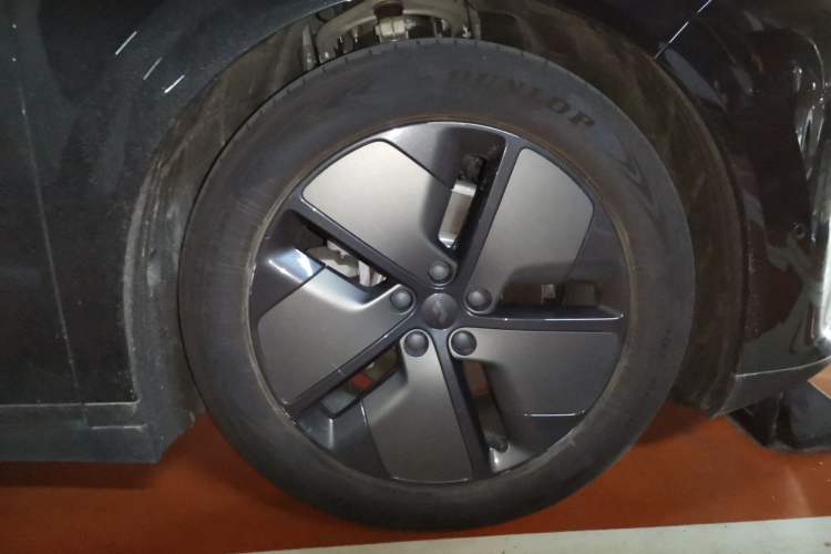 Used Li Auto i6 2025 Model Two-Wheel-Drive Standard Type Right Front Wheel Hub
