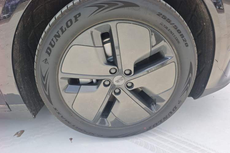Used Li Auto i6 2025 Model Two-Wheel-Drive Standard Type Right Front Wheel Hub