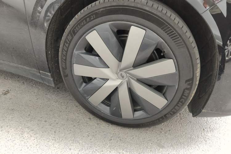 Used Li Auto i6 2025 Model Four-Wheel-Drive Standard Type Right Front Wheel Hub
