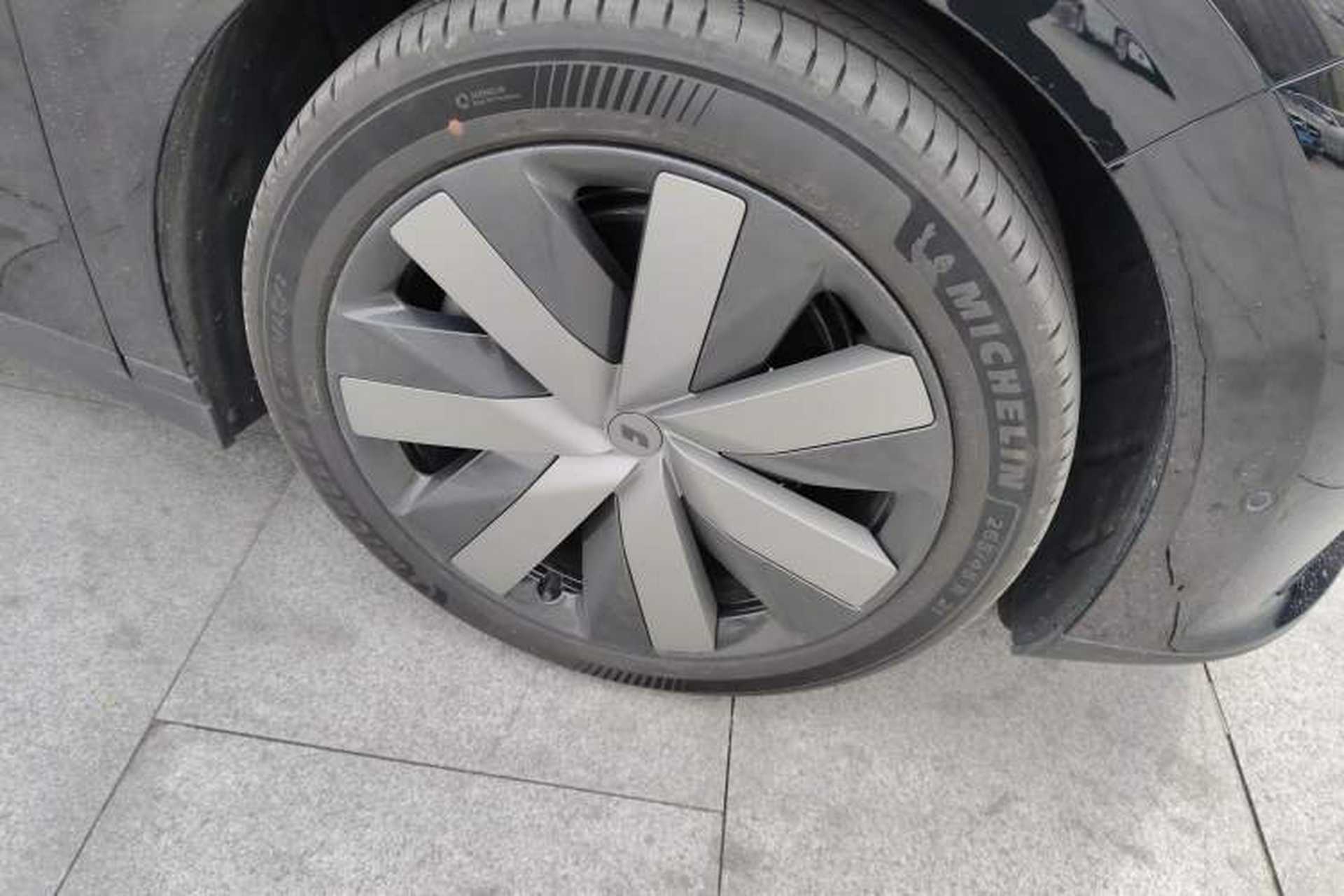 Used Li Auto i6 2025 Model Four-Wheel-Drive Standard Type Right Front Wheel Hub