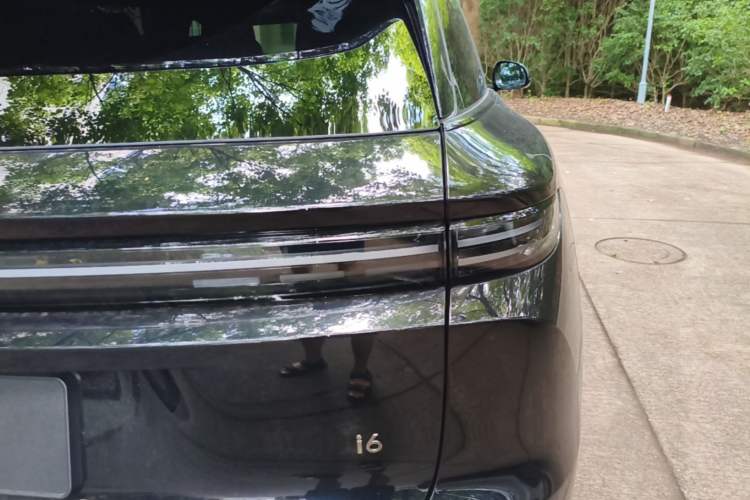 Used Li Auto i6 2025 Model Four-Wheel-Drive Standard Type Right Rear Taillight