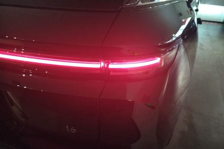 Used Li Auto i6 2025 Model Four-Wheel-Drive Standard Type Right Rear Taillight