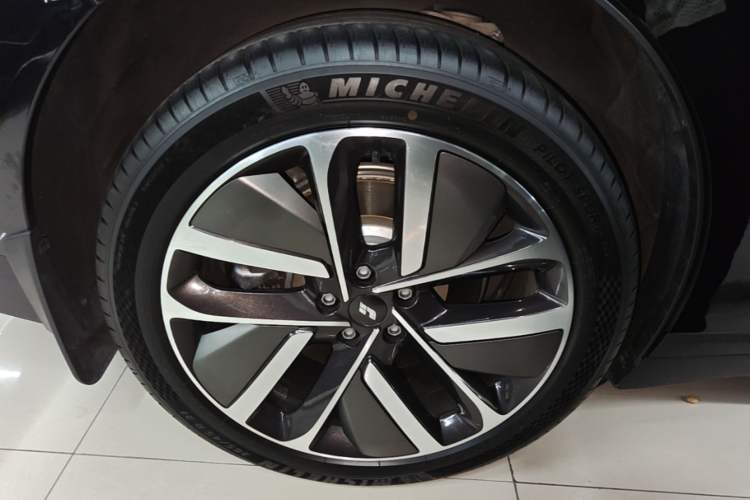Used Li Auto i6 2025 Model Four-Wheel-Drive Standard Type Right Rear Wheel Hub