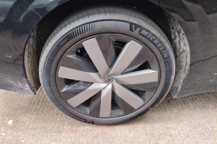 Used Li Auto i6 2025 Model Four-Wheel-Drive Standard Type Right Rear Wheel Hub