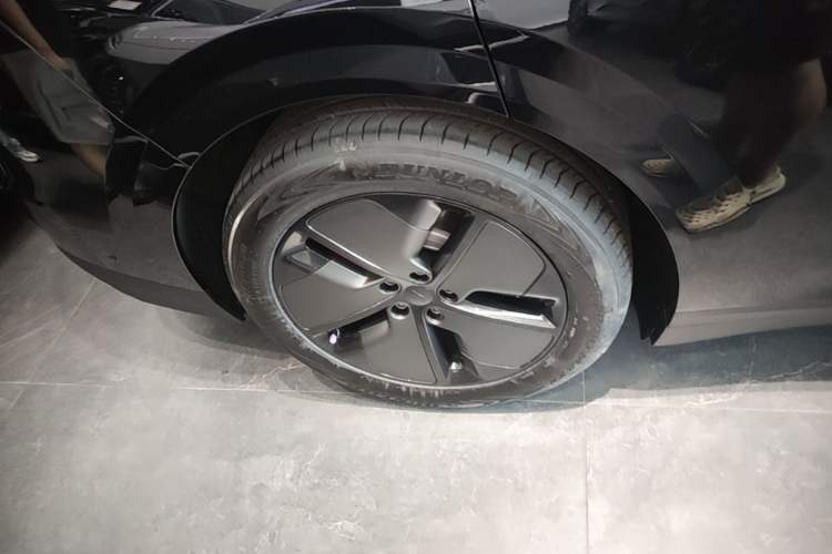 Used Li Auto i6 2025 Model Two-Wheel-Drive Standard Type Right Rear Wheel Hub