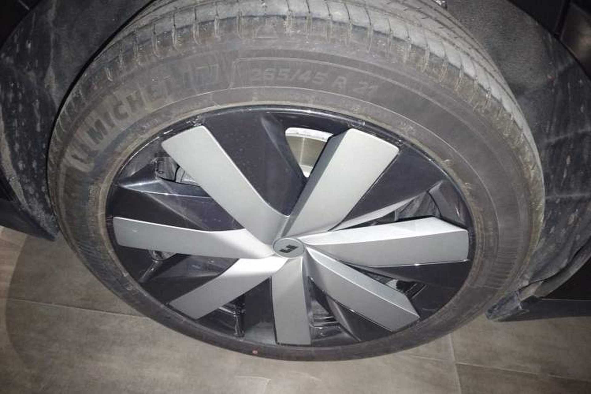 Used Li Auto i6 2025 Model Four-Wheel-Drive Standard Type Right Rear Wheel Hub