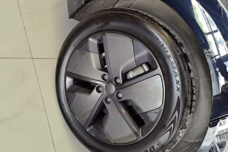 Used Li Auto i6 2025 Model Two-Wheel-Drive Standard Type Right Rear Wheel Hub
