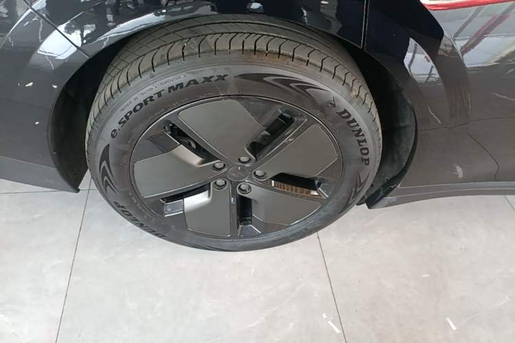 Used Li Auto i6 2025 Model Two-Wheel-Drive Standard Type Right Rear Wheel Hub