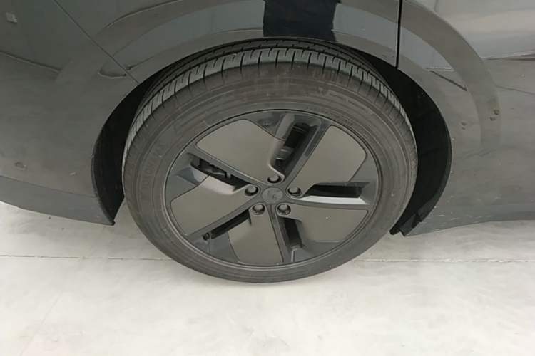 Used Li Auto i6 2025 Model Two-Wheel-Drive Standard Type Right Rear Wheel Hub