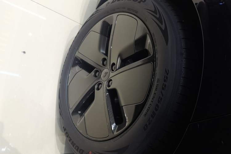 Used Li Auto i6 2025 Model Two-Wheel-Drive Standard Type Right Rear Wheel Hub