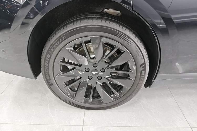 Used Li Auto i6 2025 Model Four-Wheel-Drive Standard Type Right Rear Wheel Hub