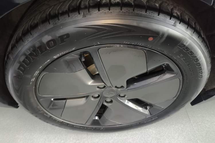Used Li Auto i6 2025 Model Two-Wheel-Drive Standard Type Right Rear Wheel Hub