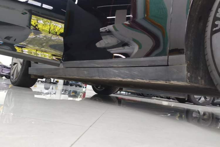 Used Li Auto i6 2025 Model Four-Wheel-Drive Standard Type Right Side Sill