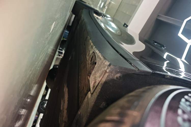 Used Li Auto i6 2025 Model Two-Wheel-Drive Standard Type Right Side Sill