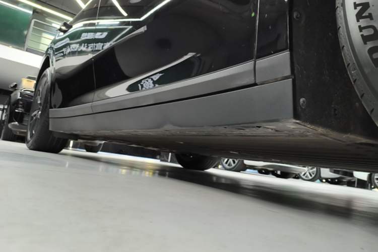 Used Li Auto i6 2025 Model Two-Wheel-Drive Standard Type Right Side Sill