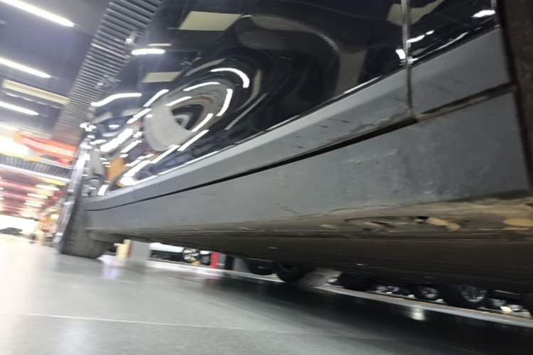 Used Li Auto i6 2025 Model Two-Wheel-Drive Standard Type Right Side Sill
