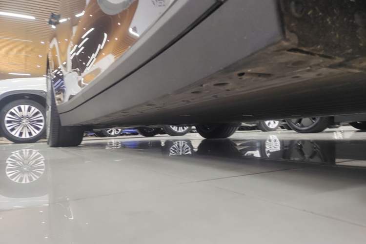 Used Li Auto i6 2025 Model Two-Wheel-Drive Standard Type Right Side Sill