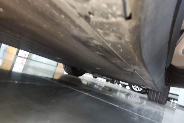 Used Li Auto i6 2025 Model Two-Wheel-Drive Standard Type Right Side Sill