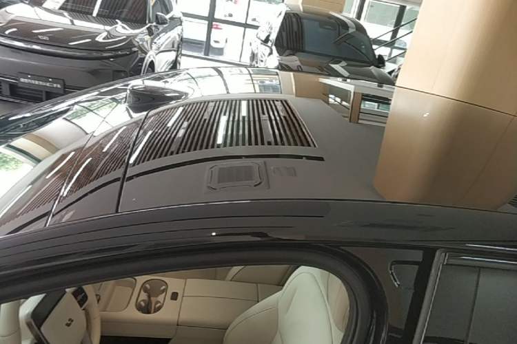 Used Li Auto i6 2025 Model Four-Wheel-Drive Standard Type Roof
