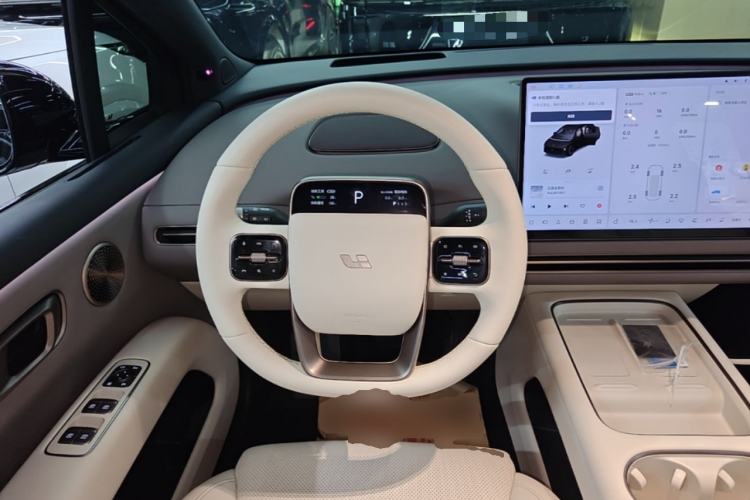 Used Li Auto i6 2025 Model Four-Wheel-Drive Standard Type Steering Wheel