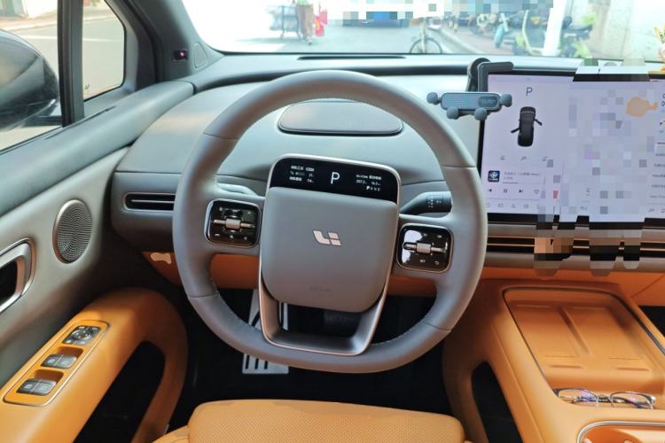 Used Li Auto i6 2025 Model Four-Wheel-Drive Standard Type Steering Wheel