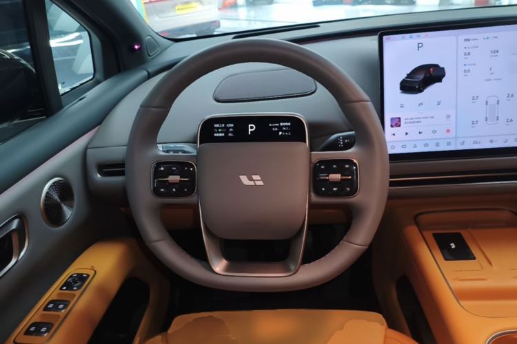 Used Li Auto i6 2025 Model Four-Wheel-Drive Standard Type Steering Wheel