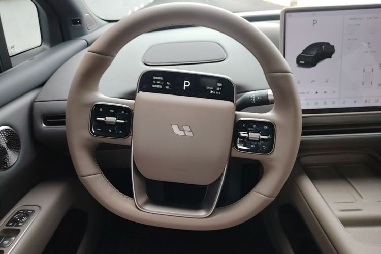 Used Li Auto i6 2025 Model Two-Wheel-Drive Standard Type Steering Wheel
