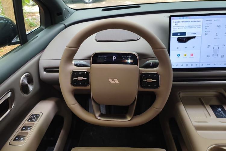 Used Li Auto i6 2025 Model Four-Wheel-Drive Standard Type Steering Wheel