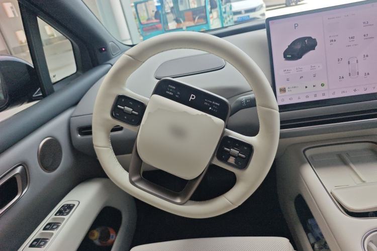 Used Li Auto i6 2025 Model Two-Wheel-Drive Standard Type Steering Wheel