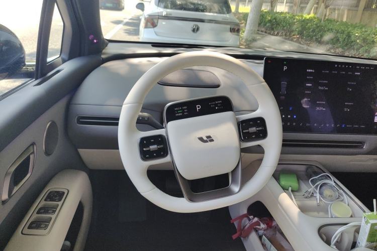 Used Li Auto i6 2025 Model Two-Wheel-Drive Standard Type Steering Wheel