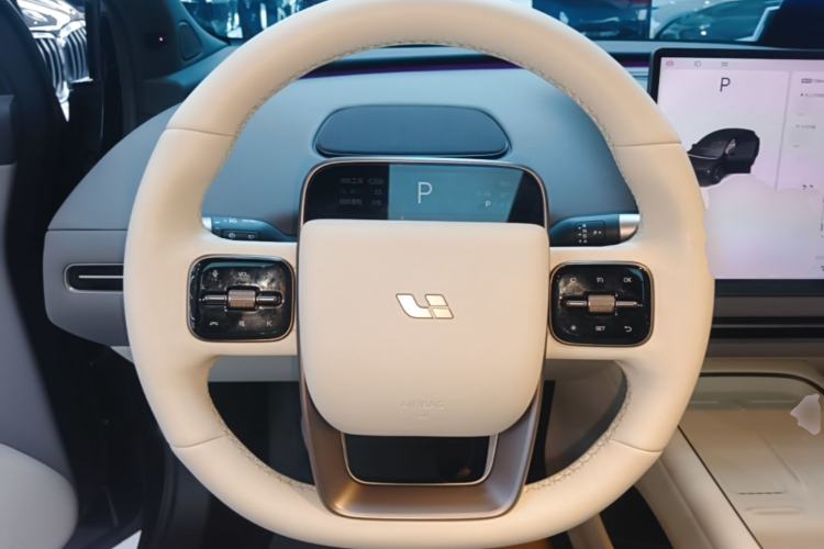 Used Li Auto i6 2025 Model Four-Wheel-Drive Standard Type Steering Wheel