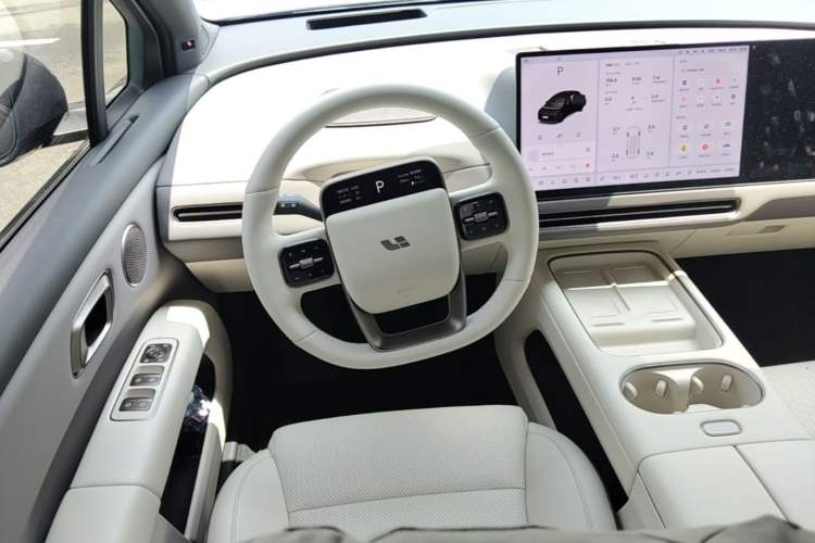 Used Li Auto i6 2025 Model Two-Wheel-Drive Standard Type Steering Wheel