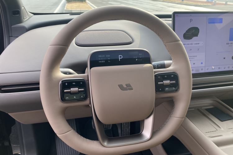 Used Li Auto i6 2025 Model Four-Wheel-Drive Standard Type Steering Wheel