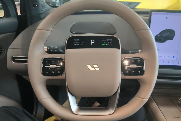 Used Li Auto i6 2025 Model Two-Wheel-Drive Standard Type Steering Wheel