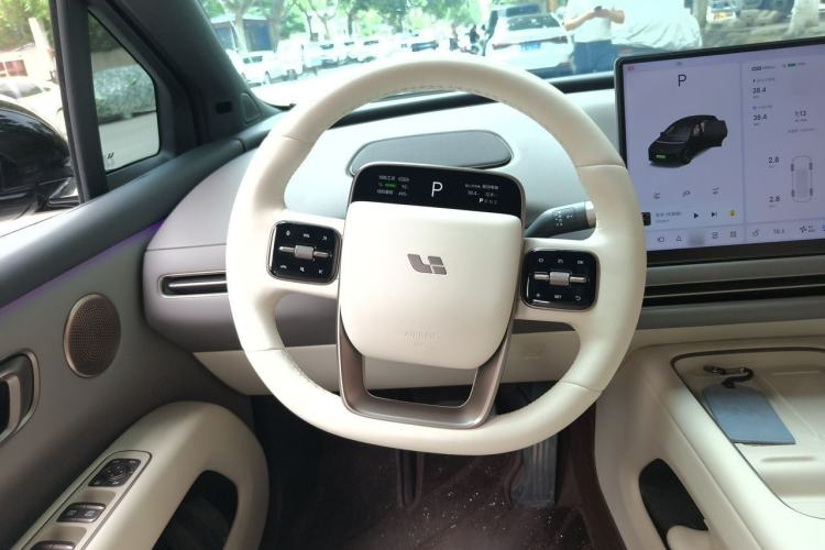 Used Li Auto i6 2025 Model Four-Wheel-Drive Standard Type Steering Wheel