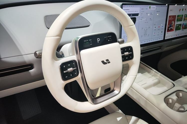 Used Li Auto i6 2025 Model Two-Wheel-Drive Standard Type Steering Wheel