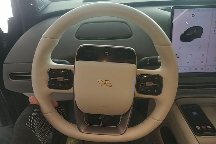 Used Li Auto i6 2025 Model Four-Wheel-Drive Standard Type Steering Wheel