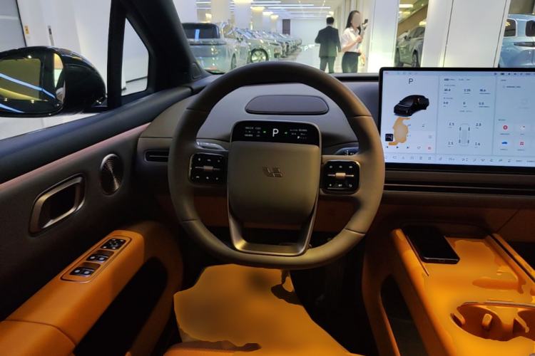 Used Li Auto i6 2025 Model Four-Wheel-Drive Standard Type Steering Wheel