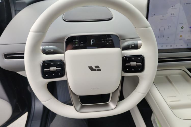 Used Li Auto i6 2025 Model Four-Wheel-Drive Standard Type Steering Wheel