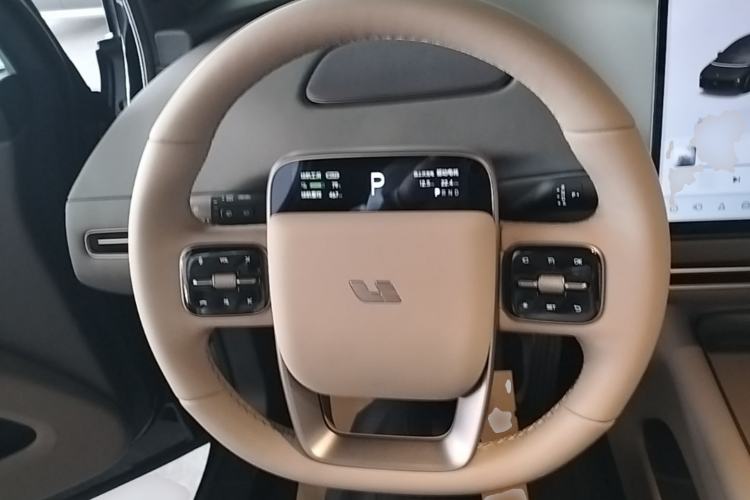 Used Li Auto i6 2025 Model Two-Wheel-Drive Standard Type Steering Wheel