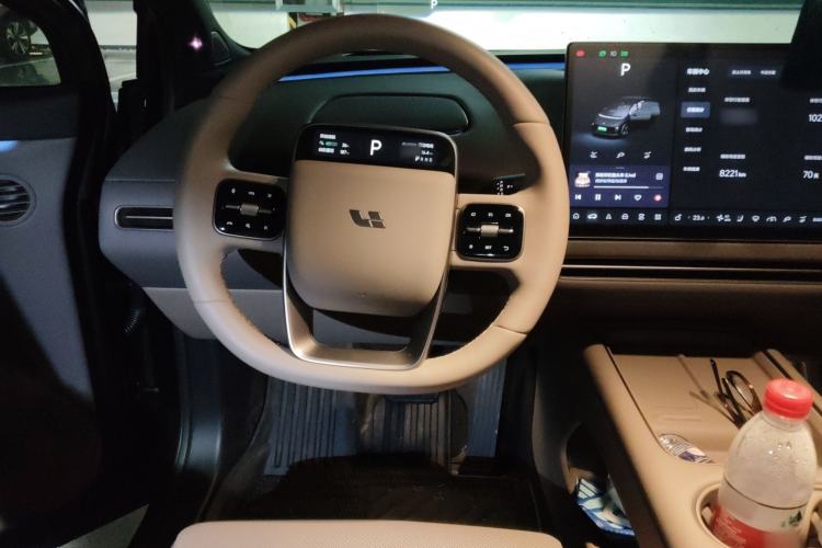 Used Li Auto i6 2025 Model Four-Wheel-Drive Standard Type Steering Wheel