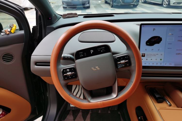Used Li Auto i6 2025 Model Four-Wheel-Drive Standard Type Steering Wheel