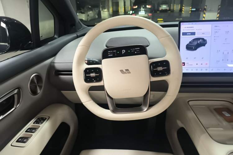 Used Li Auto i6 2025 Model Two-Wheel-Drive Standard Type Steering Wheel