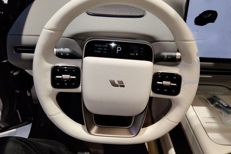 Used Li Auto i6 2025 Model Four-Wheel-Drive Standard Type Steering Wheel