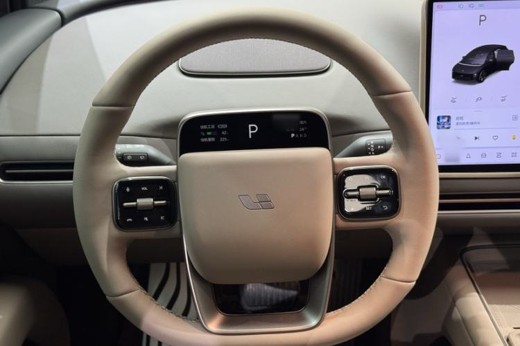 Used Li Auto i6 2025 Model Four-Wheel-Drive Standard Type Steering Wheel