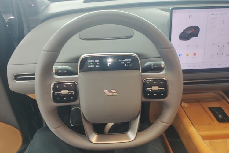 Used Li Auto i6 2025 Model Two-Wheel-Drive Standard Type Steering Wheel