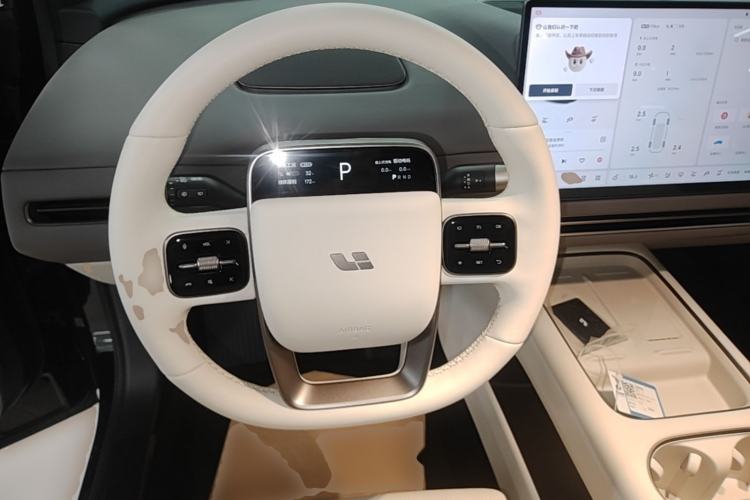 Used Li Auto i6 2025 Model Four-Wheel-Drive Standard Type Steering Wheel